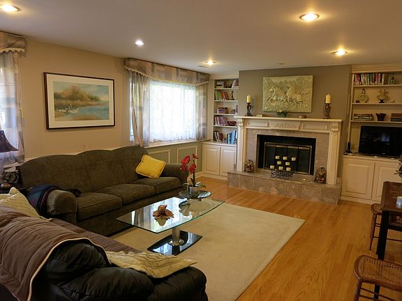 5th image of 1704 E Waverly Dr