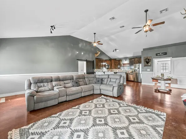 125 Odel Dr, Weatherford, TX 76085