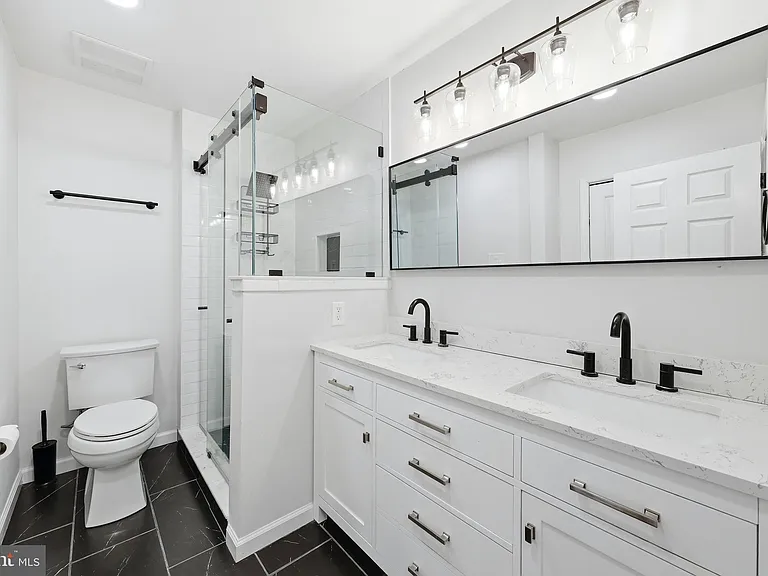 633 E Main St #B2 — Photo 16
