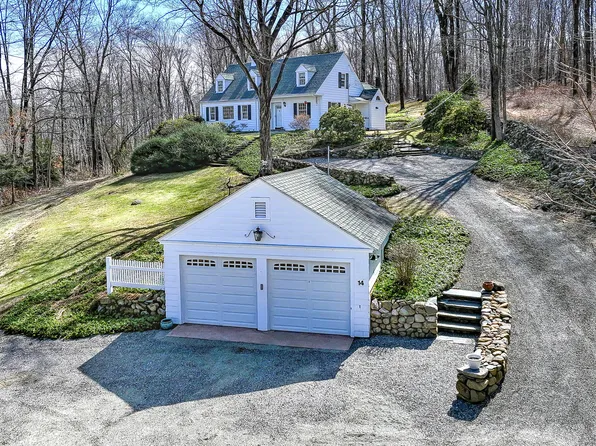 14 Clark Road, Woodbridge, CT 06525