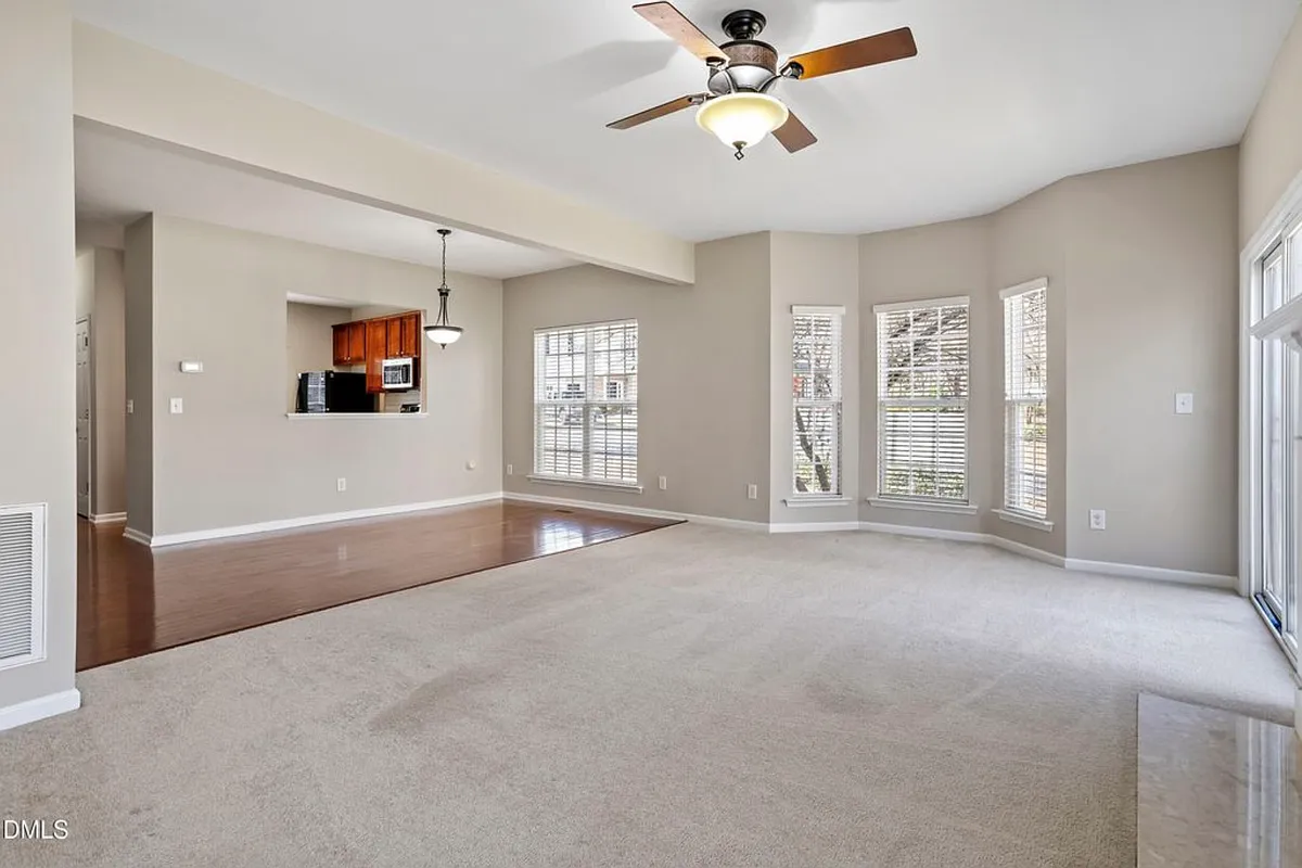 Building Photo - 305 Anterbury Dr