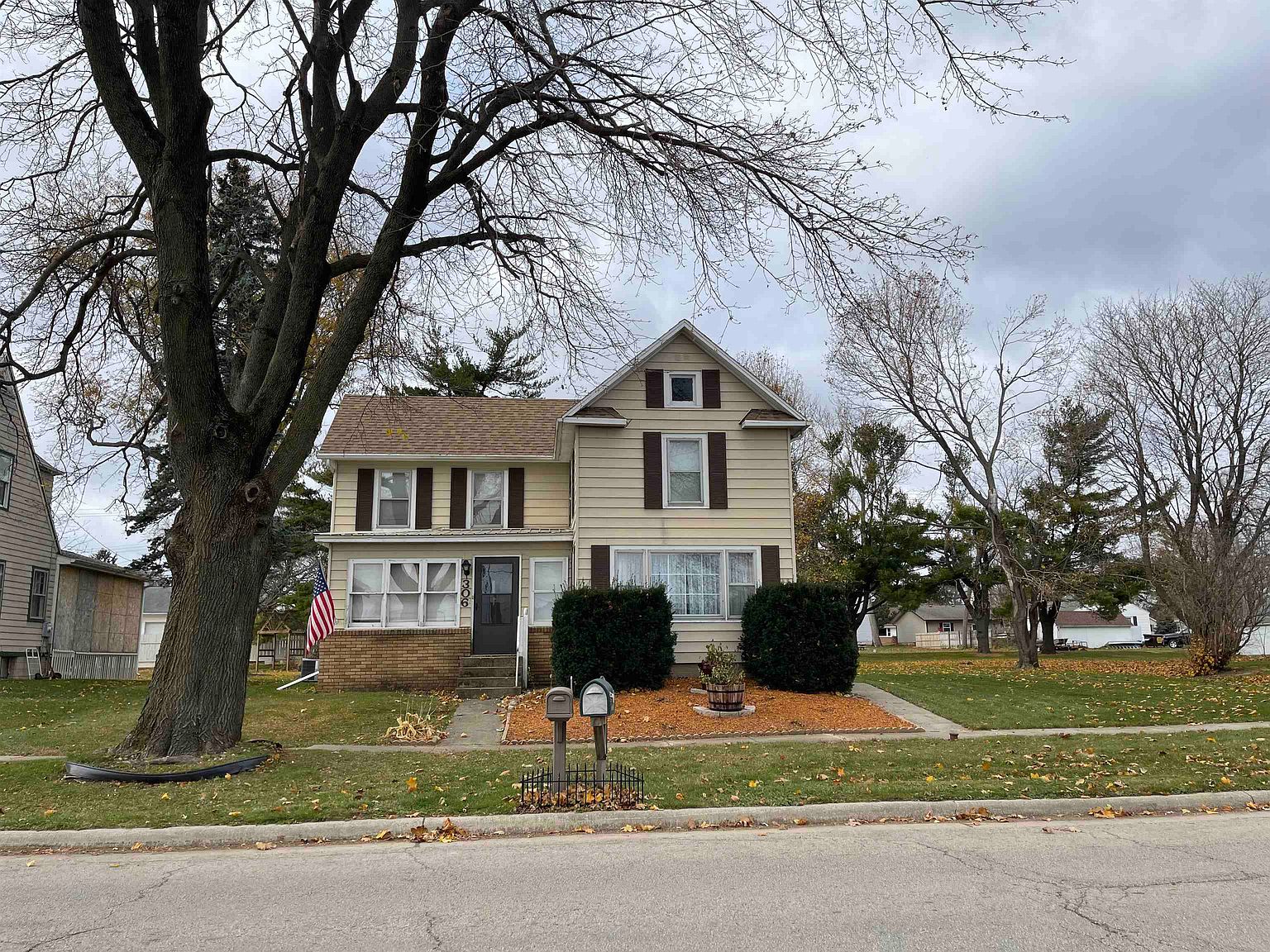 306 N Walnut Ave, Forreston, IL 61030 Zillow
