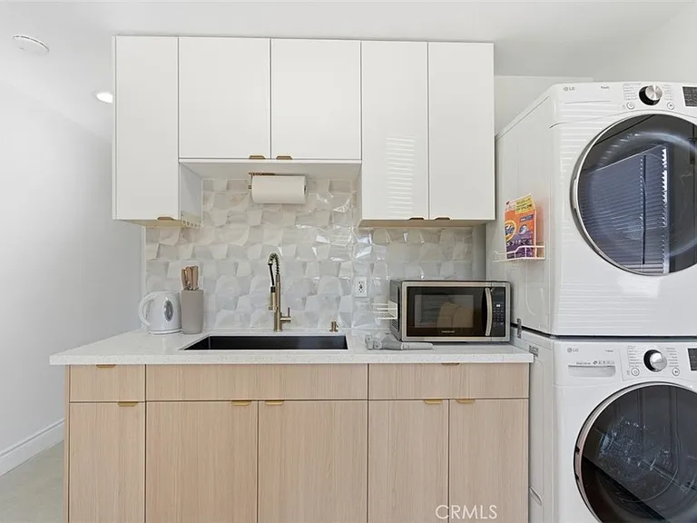 1095 Bonita St #B — Photo 11
