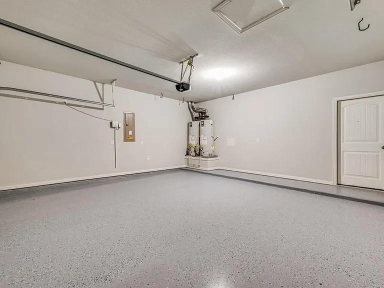 2417 Austin Ln — Photo 23