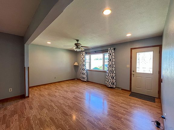 3rd image of 800 Sierra Dr