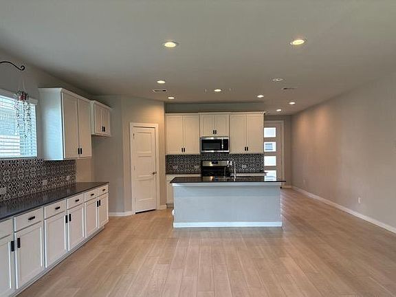 5th image of 14132 Lake Lodge Dr
