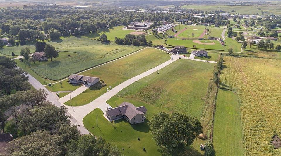 1st image of 815 Ballpark Dr