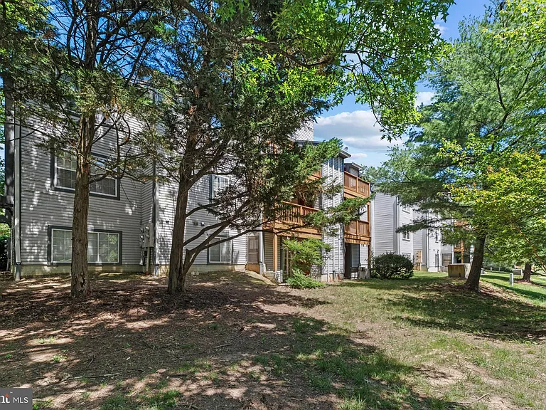 6901 Victoria Dr #I — Photo 27