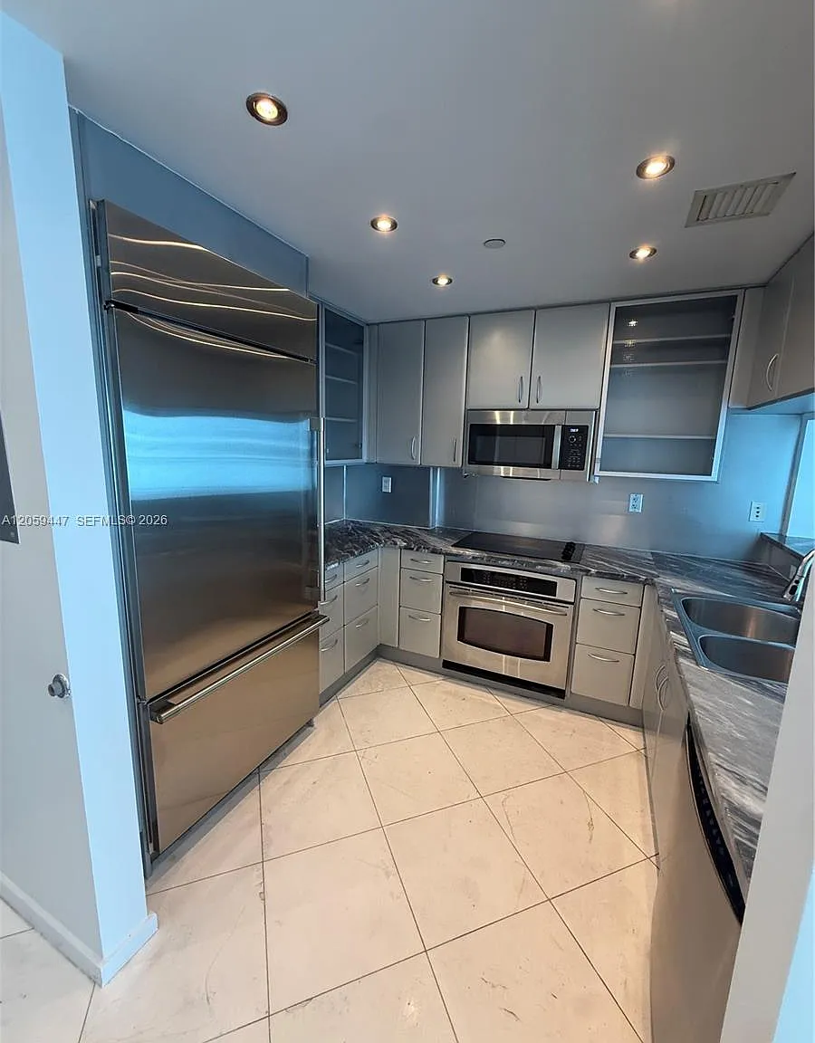 The Bentley Bay Condo — Photo 4