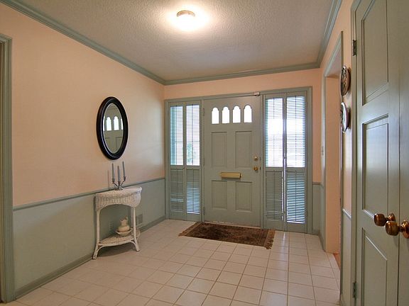 Entry with Ceramic Tile