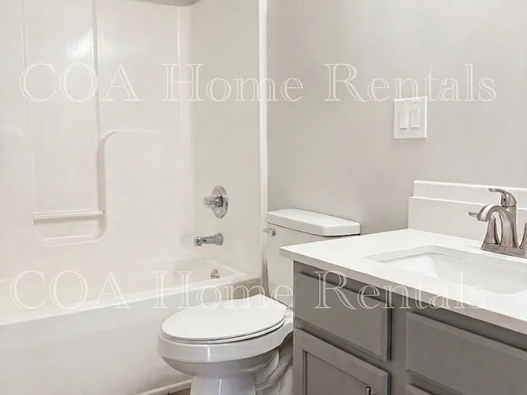 1249 N Minnesota Ave — Photo 5