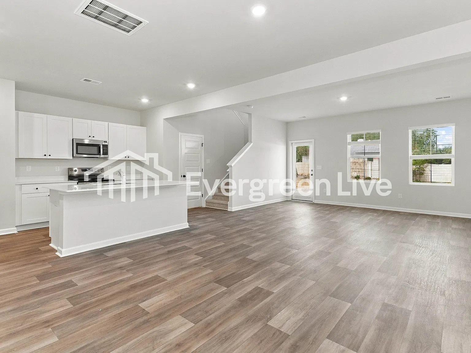 3 bed, 3.0 bath, 1872 sqft, $2,220 — Photo 2
