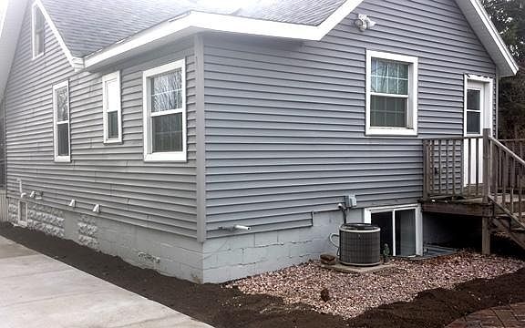 5th image of 9244 W Schlinger Ave