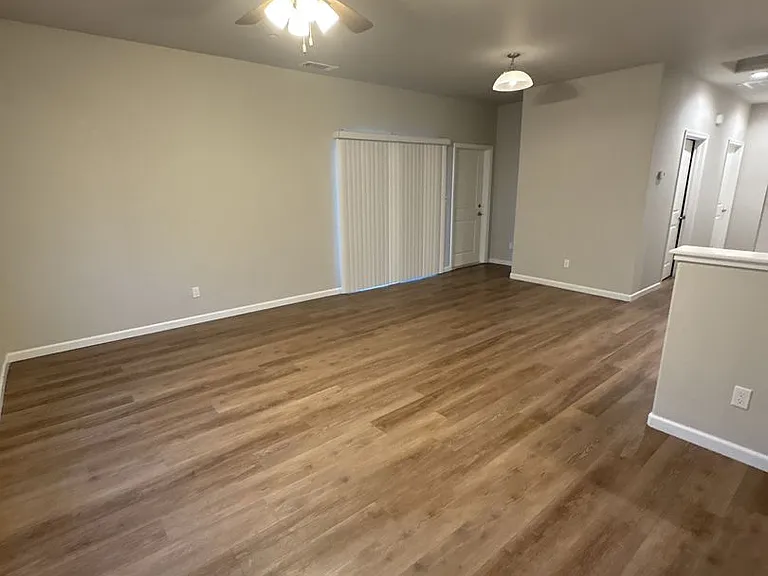 514 S Summit St #101-103 — Photo 2