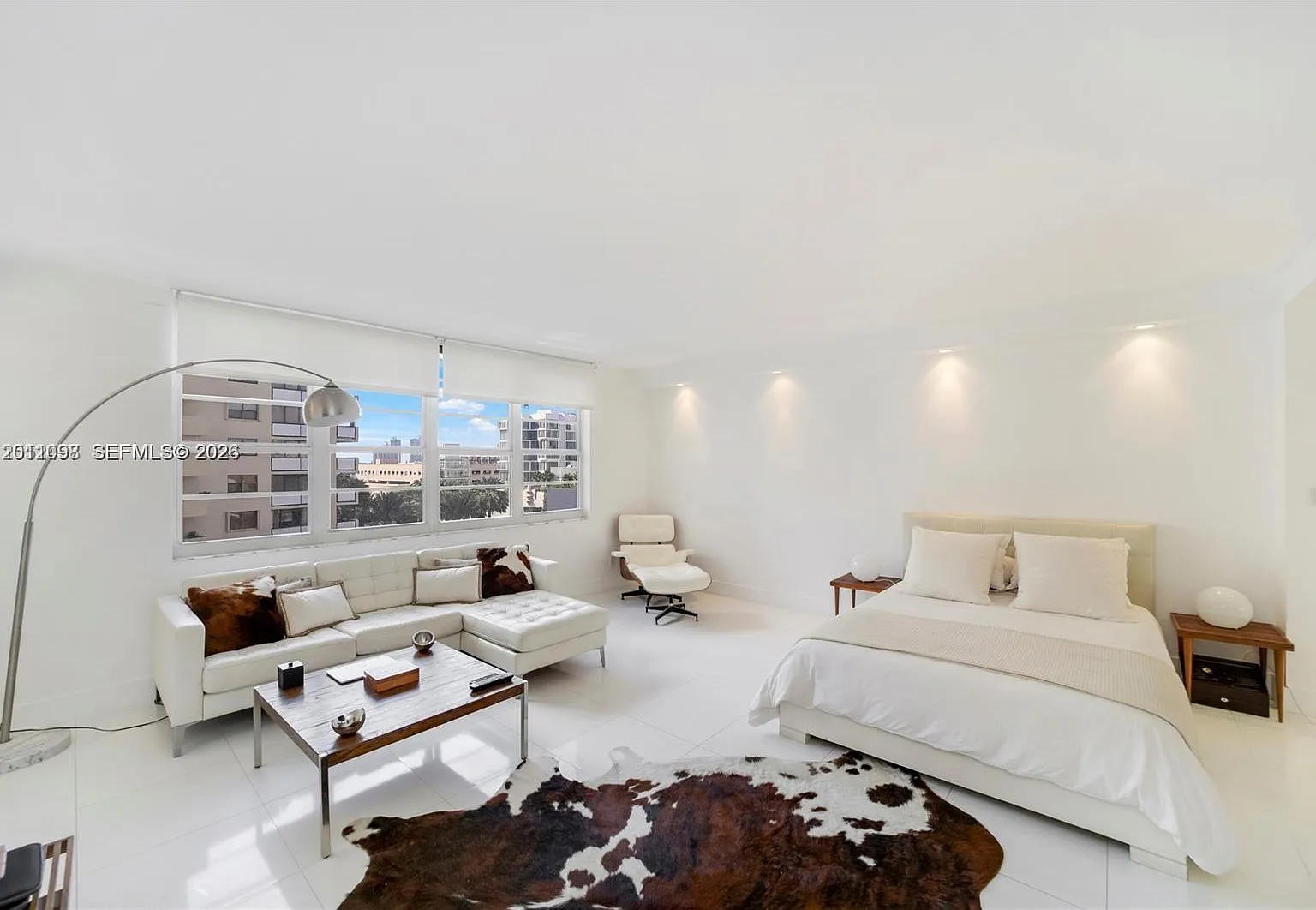 The Decoplage Condo — Photo 1