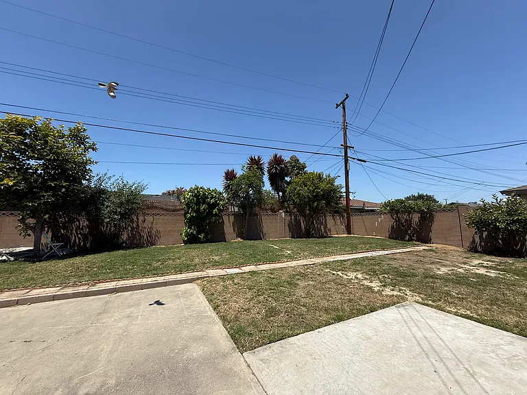 5711 Los Amigos St — Photo 10