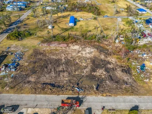 4 Field St, Westlake, LA 70669