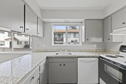 16005 E Burnside St #&-42 Photo 1
