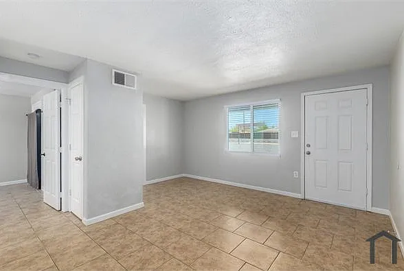 2 bed, 750 sqft, $1,550 — Photo 3