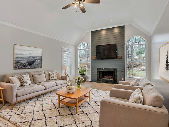 3rd image of 303 Autumn Wood Dr