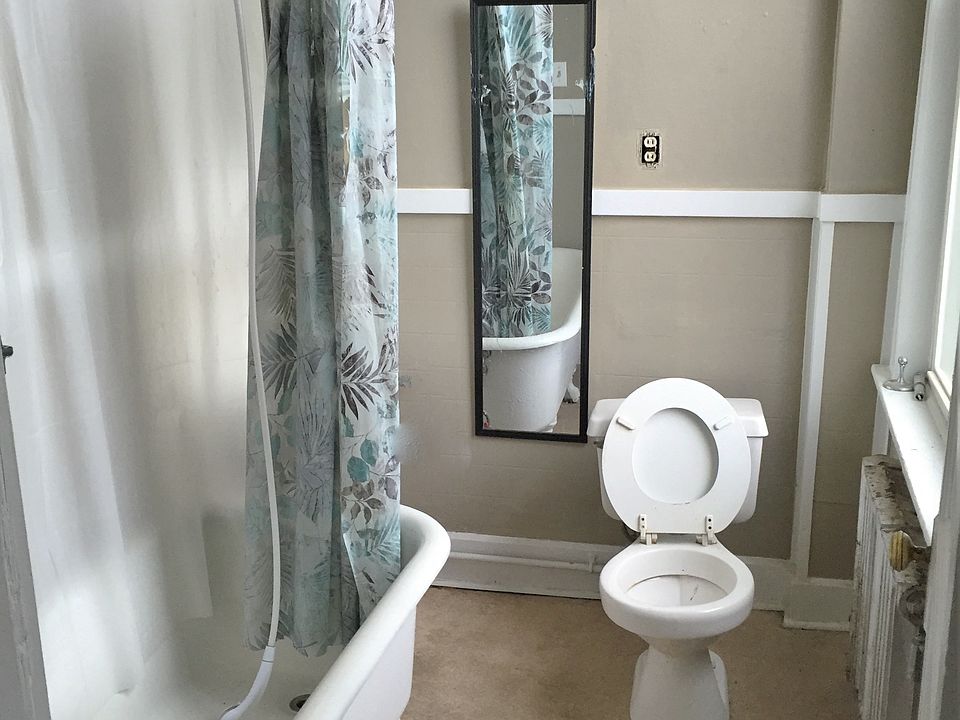 2nd image of 614 Main St APT 33