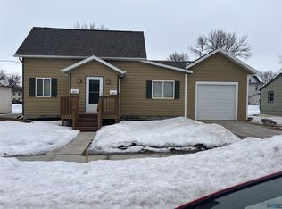 1010 E 3rd St, Canton, SD 57013