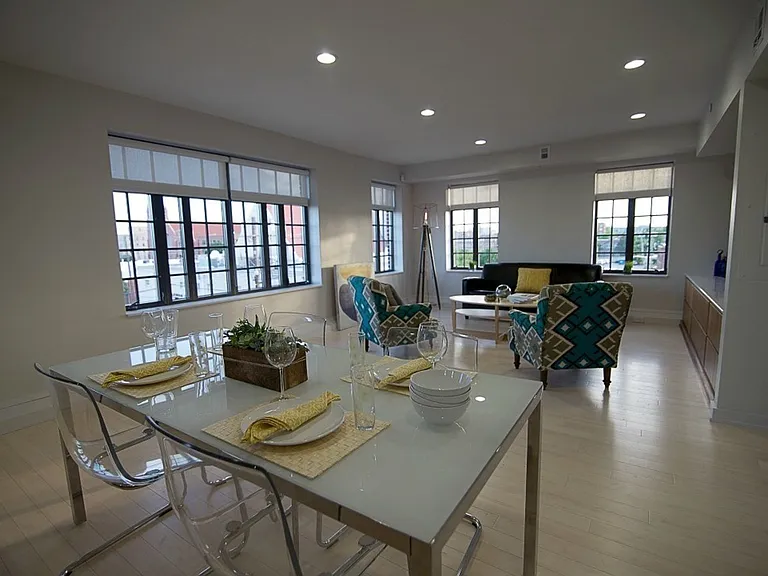 1315 N Broadway Pl — Photo 6