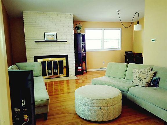 3rd image of 2210 Eastern Ave SE