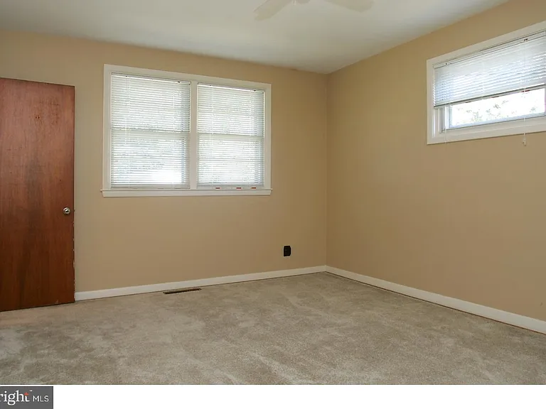 17 Wayne Dr — Photo 14