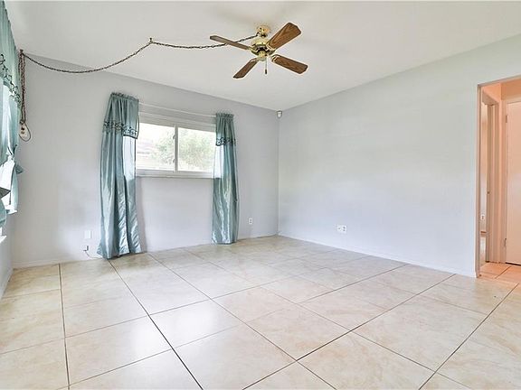 5th image of 1503 W Knollwood St