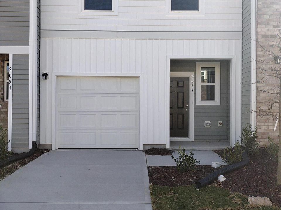 1st image of 2053 Glen Crossing Dr