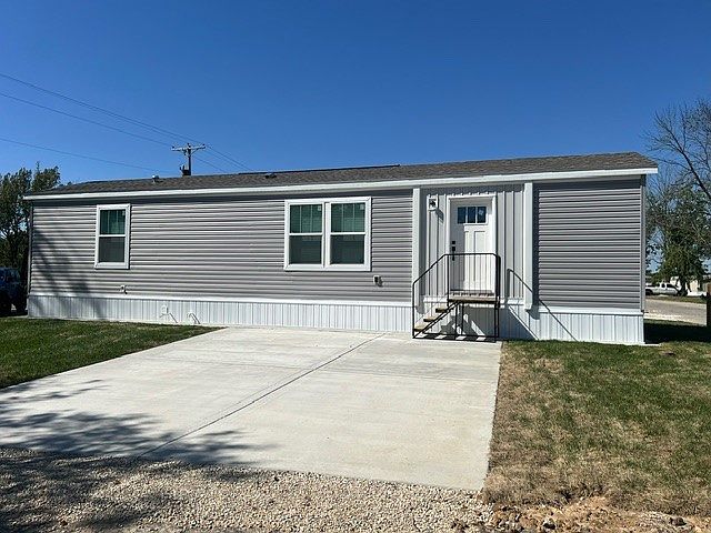 Driveway/Front yard