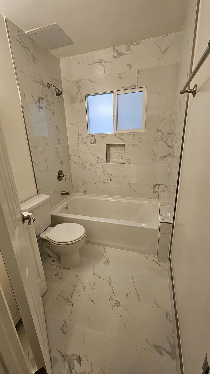 Photo 2 of 23 - 948 14th St #C - Santa Monica, CA Building Photo - 948 14th St #C