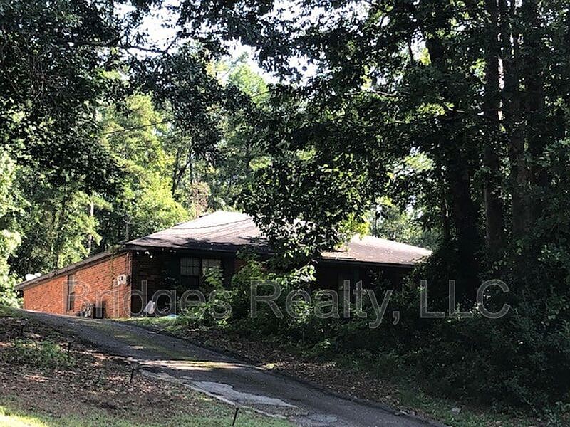 2nd image of 4589 Hickory Dr APT A