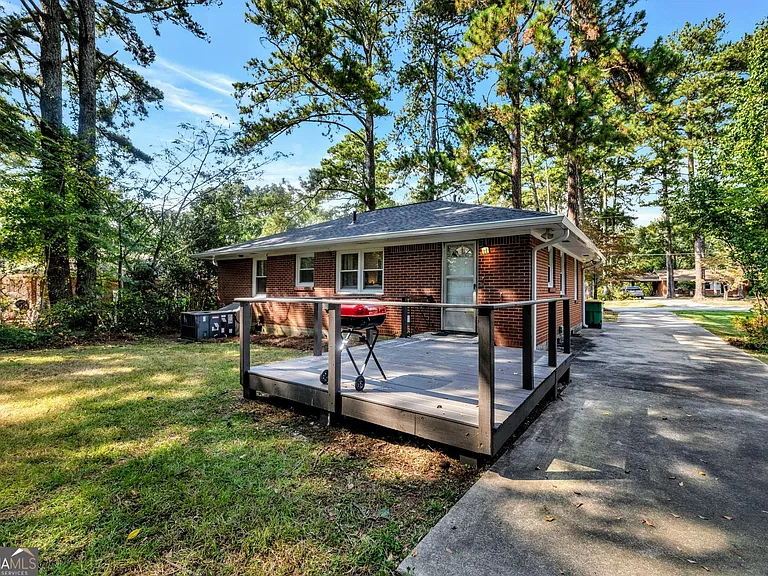 1131 Stoneybrook Rd — Photo 25