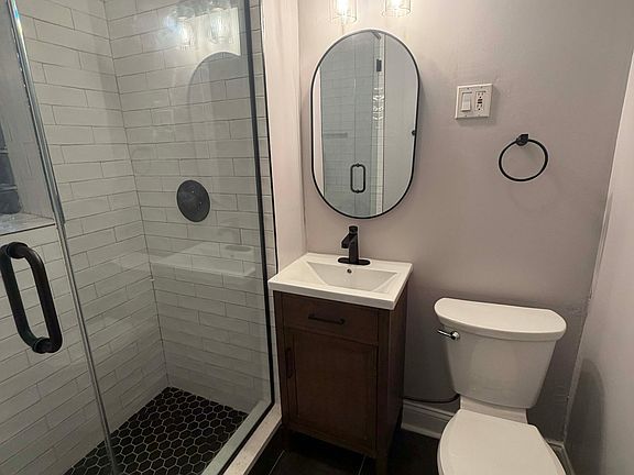 5th image of 2500 N Richmond St #1F
