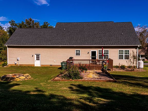 4th image of 620 Rockwood Dr