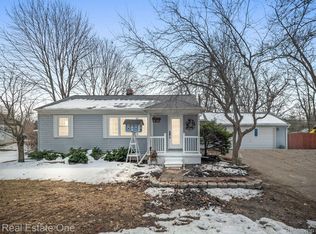 6403 Wilson Dr, Waterford, MI 48329