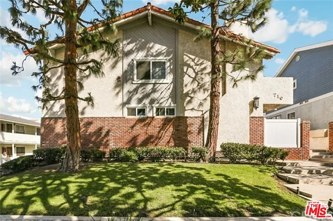 2 bed, 2.5 bath, 1426 sqft, $4,600 — Photo 1