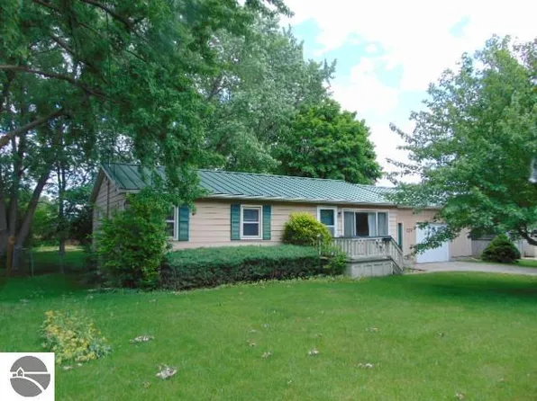 221 S Brown St, Ithaca, MI 48847