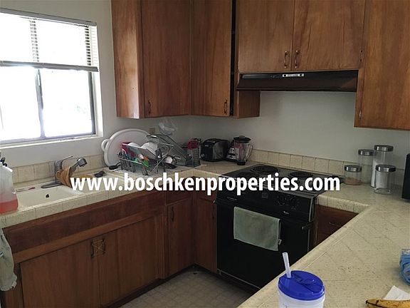 5th image of 940 Cypress Ln #A