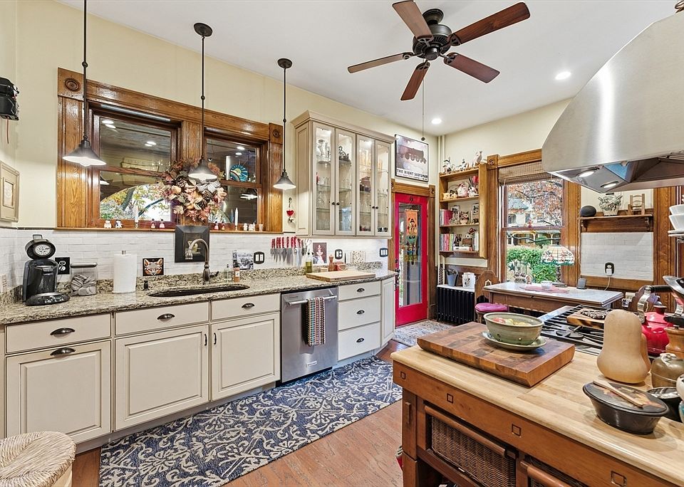 13th image of 1176 Worthington St