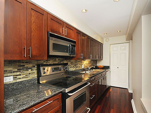 1st image of 40 E 9th St APT 1101