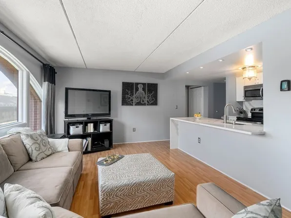 110 1st Ave #14, Charlestown, MA 02129