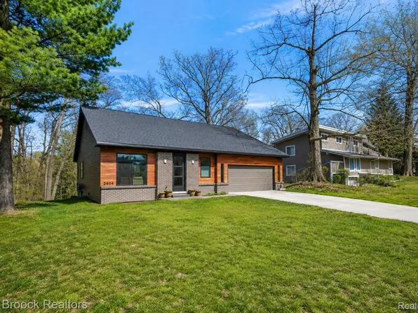 2404 Uplong St, West Bloomfield, MI 48324
