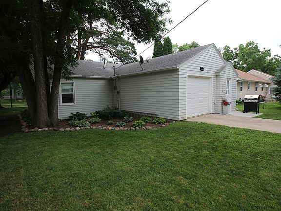 3rd image of 1210 Hill Ave