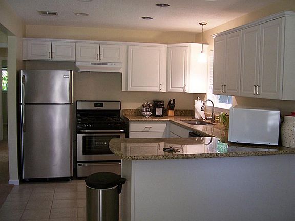 5th image of 9803 Jaywood Dr
