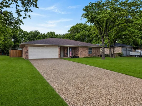 405 Pecan St, Azle, TX 76020