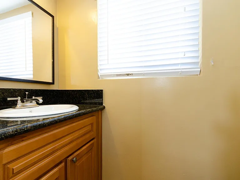 2737 Montrose Ave #105 — Photo 21