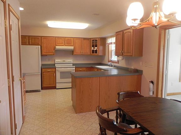5th image of 42 Berry Patch Dr